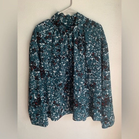 ELIZABETH & JAMES High-Neck Print Blouse - Picture 3 of 12
